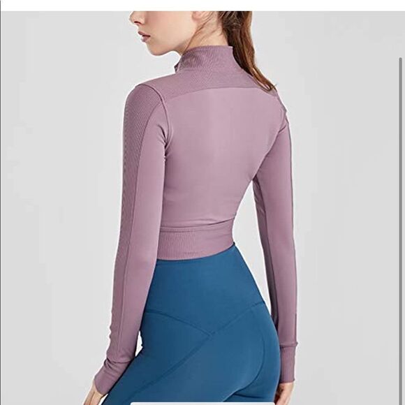 Amazon Cropped Workout Top - Picture 3 of 5